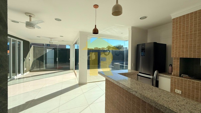 Casa de Condomínio com 3 quartos à venda, 240m² — foto 15 de 42