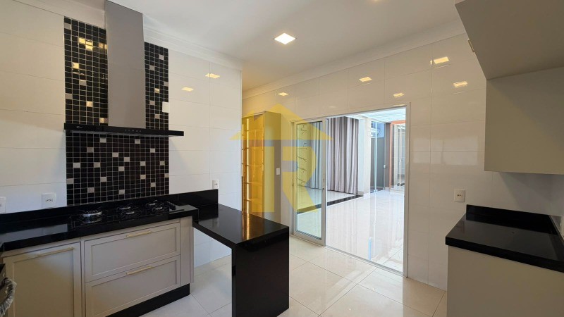 Casa de Condomínio com 3 quartos à venda, 300m² — foto 11 de 49