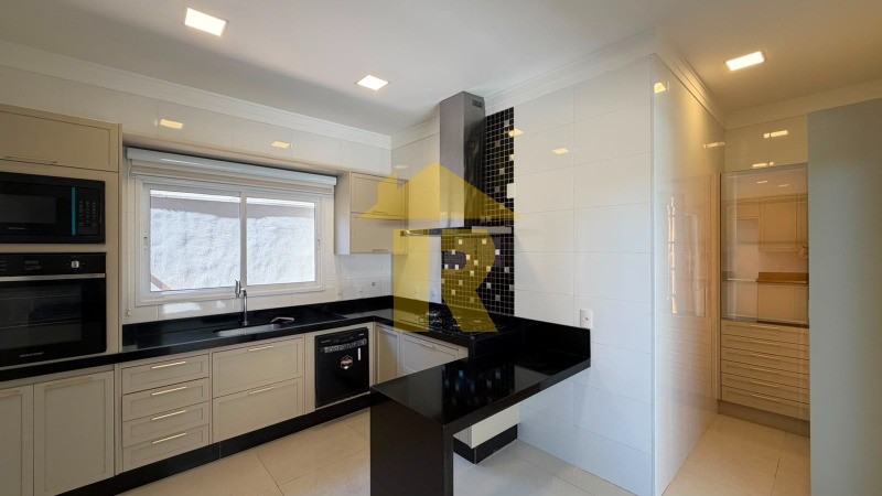 Casa de Condomínio com 3 quartos à venda, 300m² — foto 12 de 49