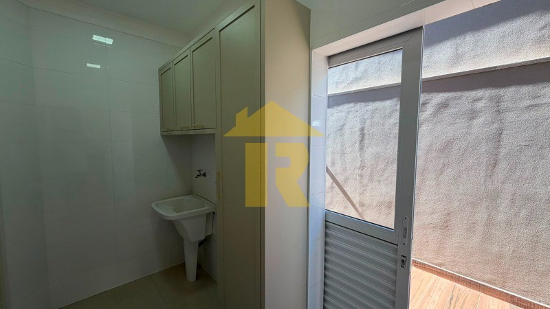 Casa de Condomínio com 3 quartos à venda, 300m² — foto 25 de 49
