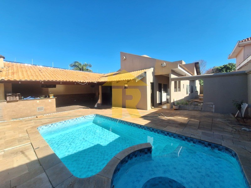 Casa com 3 quartos à venda e aluguel, 380m² — foto 1 de 29