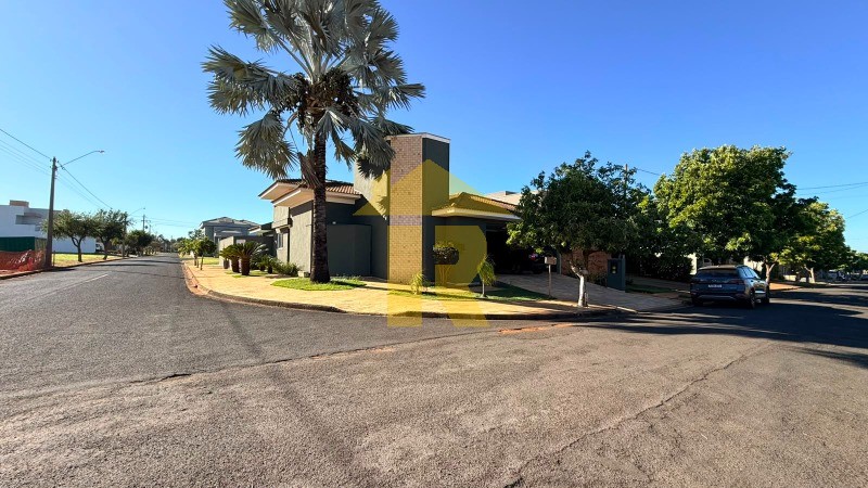 Casa de Condomínio com 3 quartos à venda, 240m² — foto 2 de 42