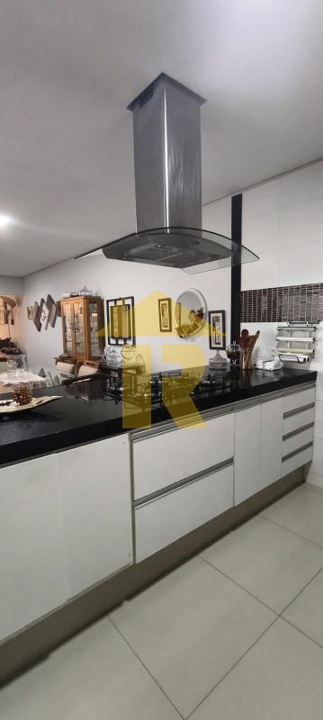 Casa de Condomínio com 3 quartos à venda, 188m² — foto 13 de 34