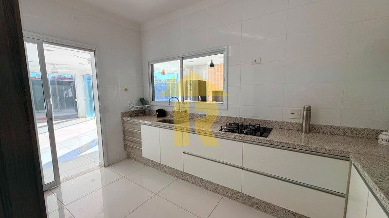 Casa de Condomínio com 3 quartos à venda, 240m² — foto 11 de 42