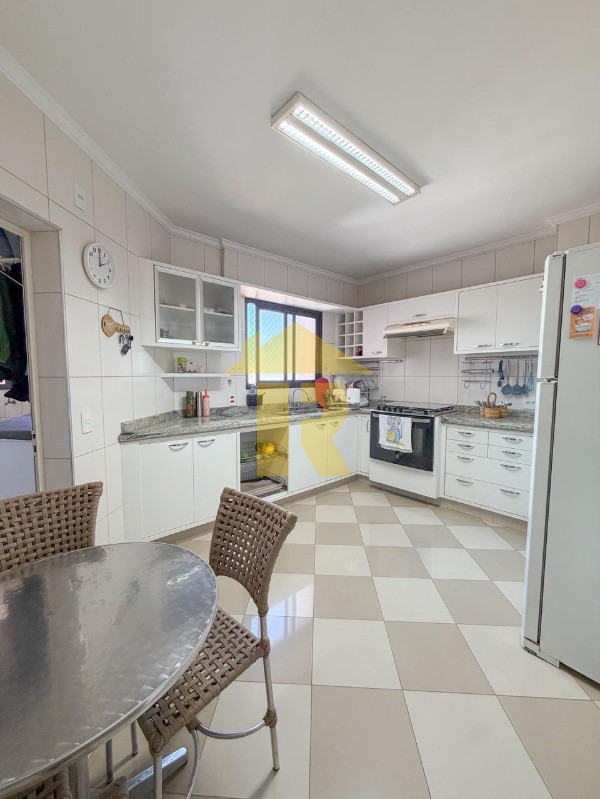 Apartamento com 3 quartos à venda, 157m² — foto 13 de 23