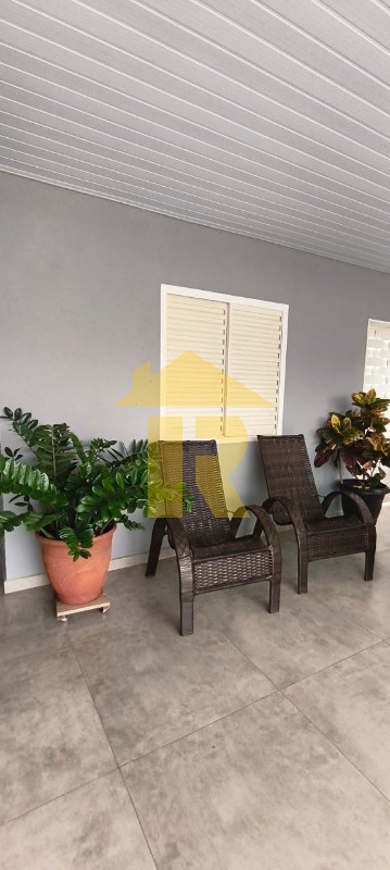 Casa de Condomínio com 3 quartos à venda, 188m² — foto 2 de 34