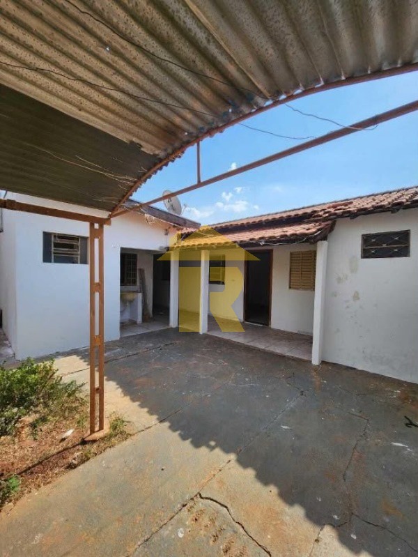 Casa com 2 quartos à venda, 70m² — foto 2 de 18