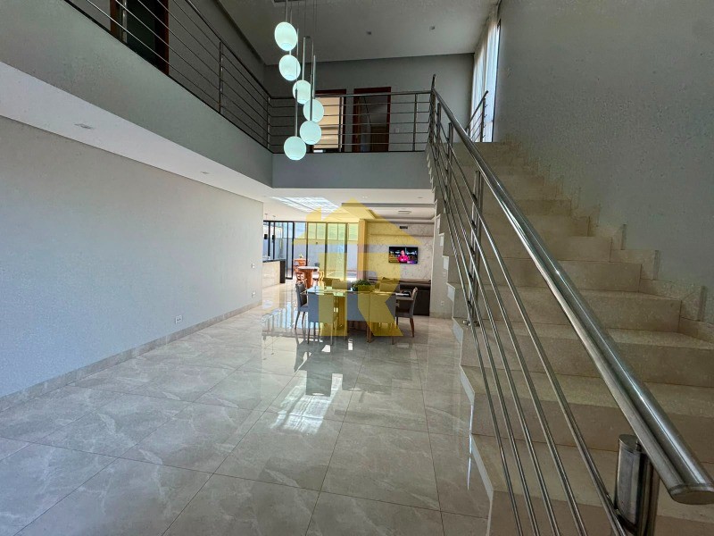 Casa de Condomínio com 3 quartos à venda, 330m² — foto 1 de 28