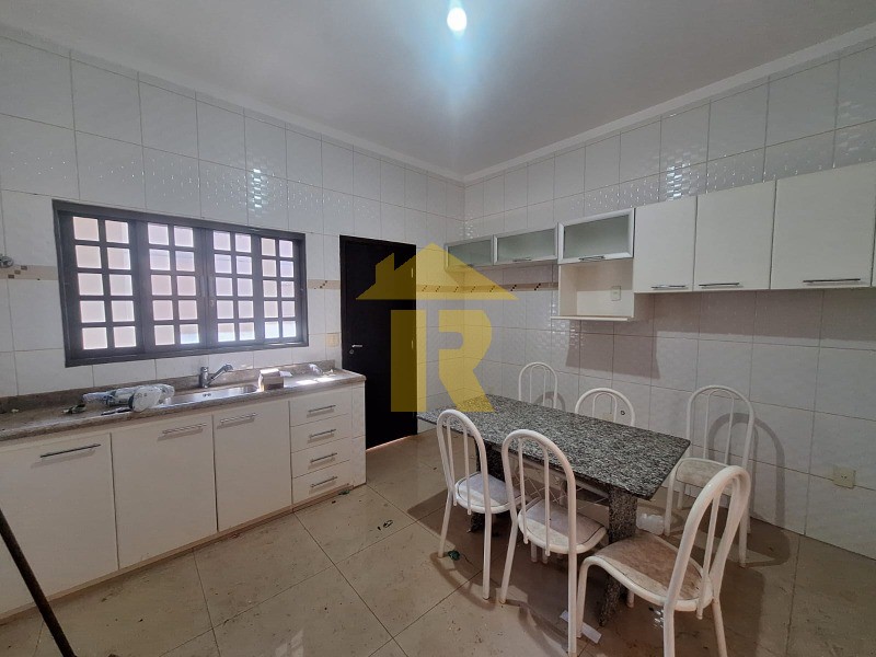 Casa com 3 quartos à venda e aluguel, 380m² — foto 8 de 29