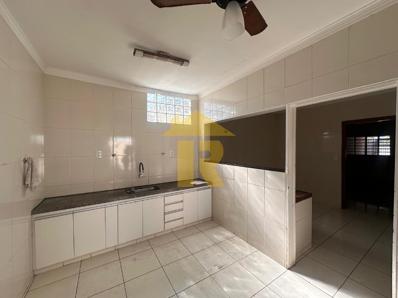 Casa com 4 quartos à venda e aluguel, 166m² — foto 15 de 32
