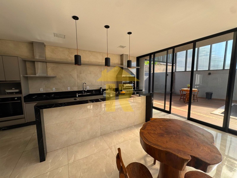 Casa de Condomínio com 3 quartos à venda, 330m² — foto 10 de 28