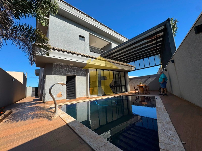 Casa de Condomínio com 3 quartos à venda, 330m² — foto 14 de 28
