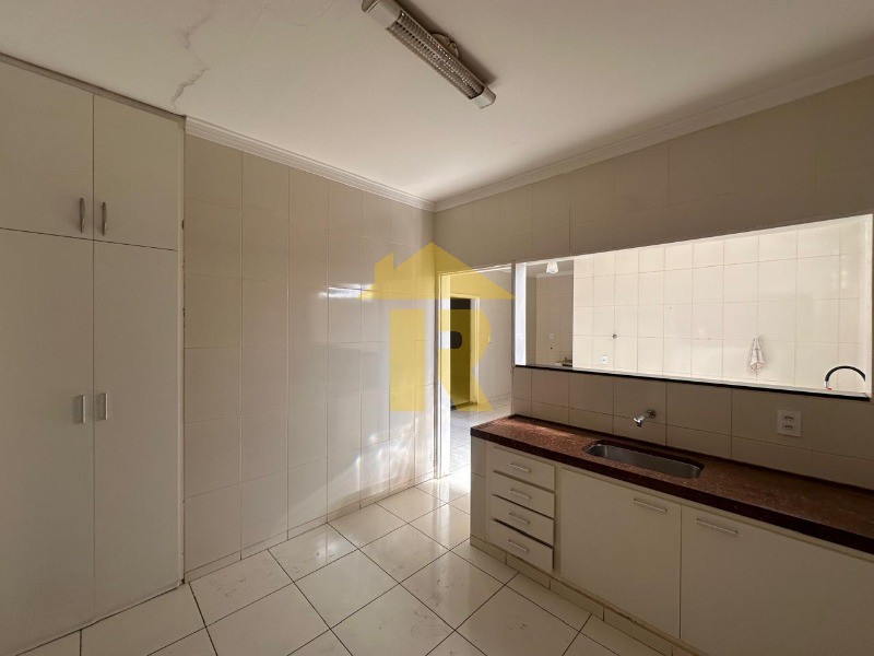 Casa com 4 quartos à venda e aluguel, 166m² — foto 10 de 32