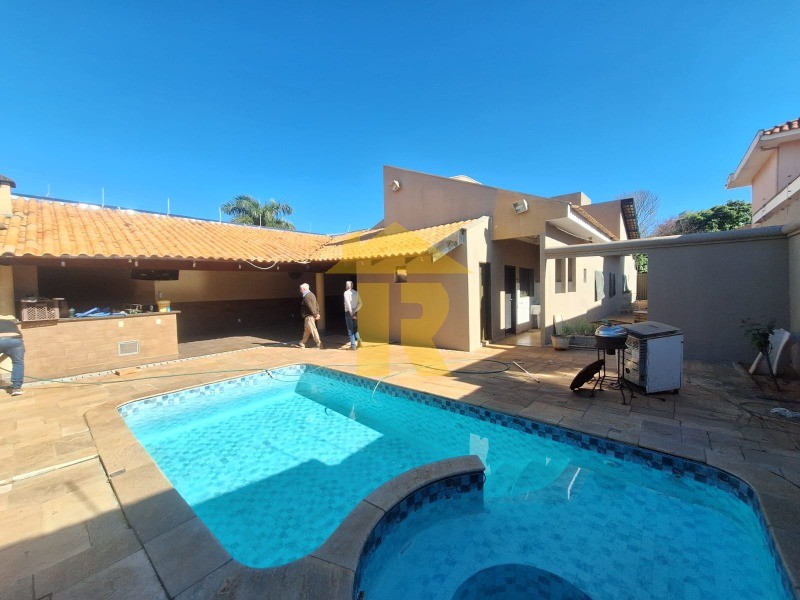 Casa com 3 quartos à venda e aluguel, 380m² — foto 17 de 29