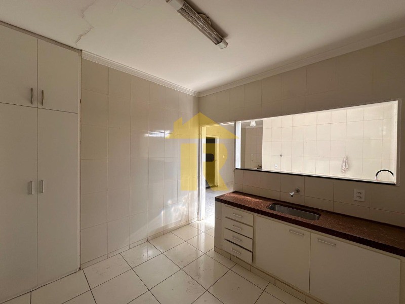 Casa com 4 quartos à venda e aluguel, 166m² — foto 11 de 32