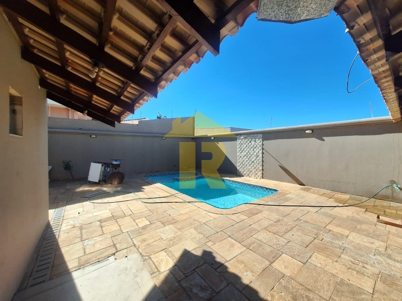 Casa com 3 quartos à venda e aluguel, 380m² — foto 20 de 29
