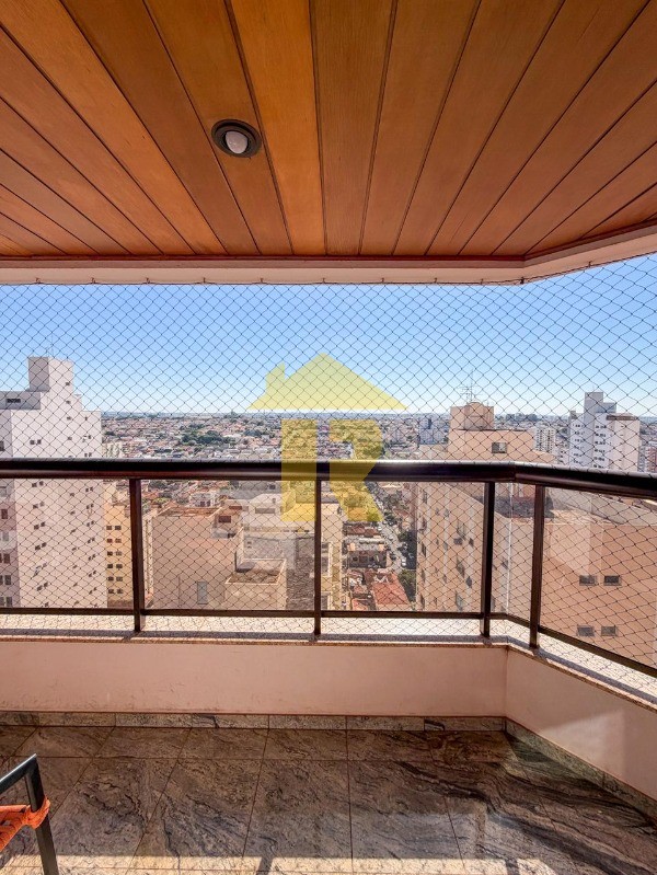 Apartamento com 3 quartos à venda, 157m² — foto 10 de 23