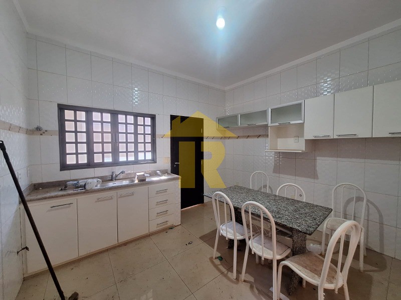Casa com 3 quartos à venda e aluguel, 380m² — foto 7 de 29