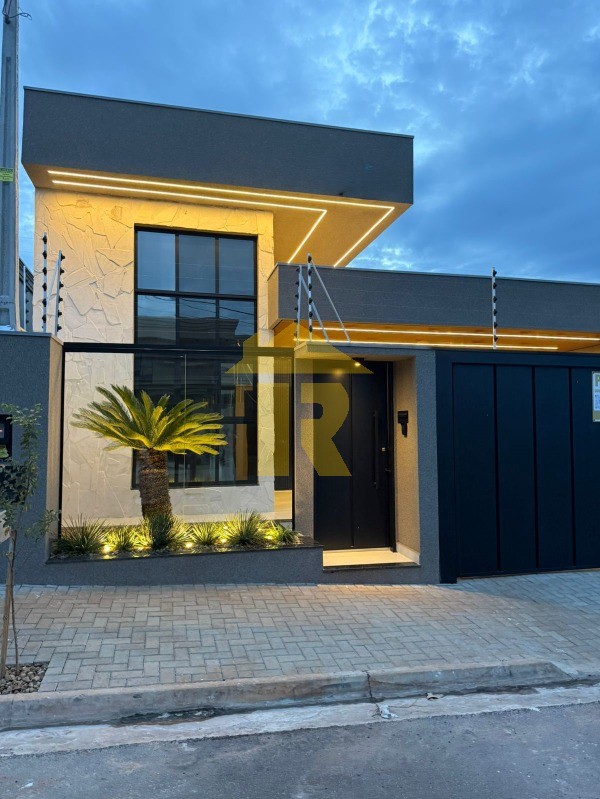 Casa com 3 quartos à venda, 143m² — foto 2 de 24
