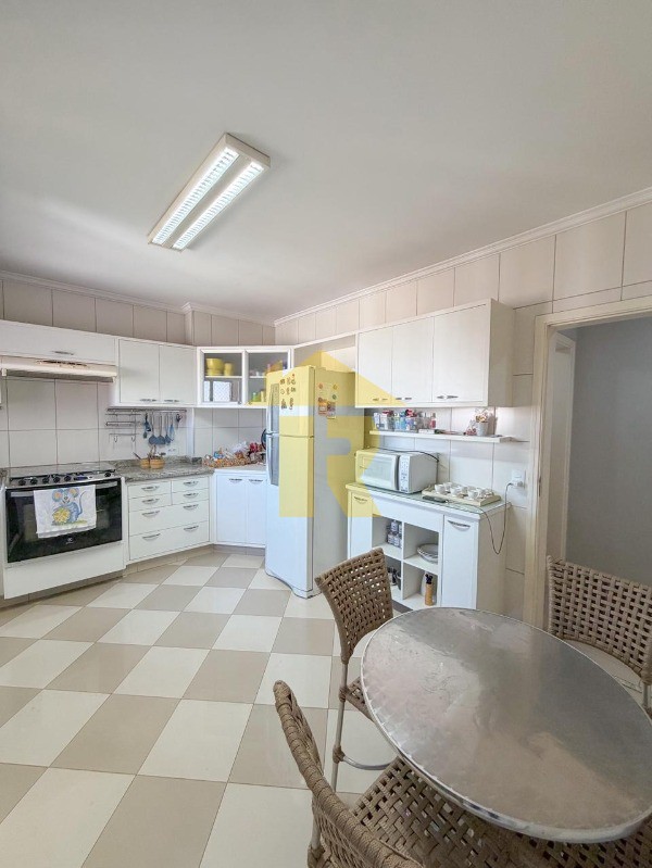 Apartamento com 3 quartos à venda, 157m² — foto 12 de 23