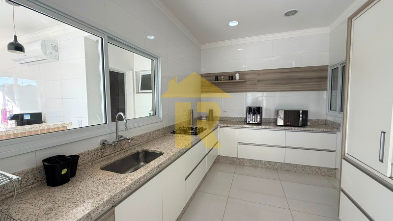Casa de Condomínio com 3 quartos à venda, 240m² — foto 9 de 42