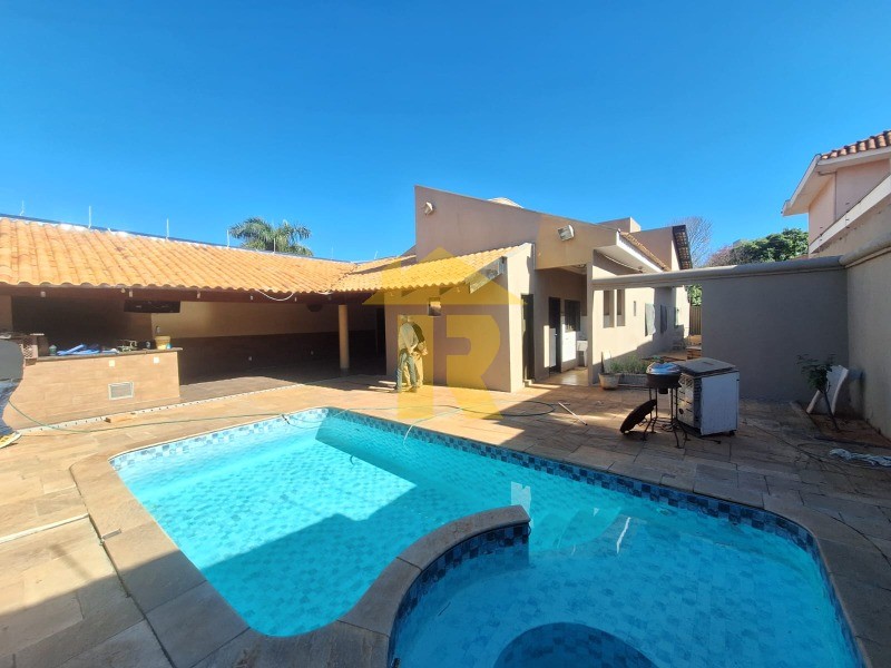 Casa com 3 quartos à venda e aluguel, 380m² — foto 16 de 29