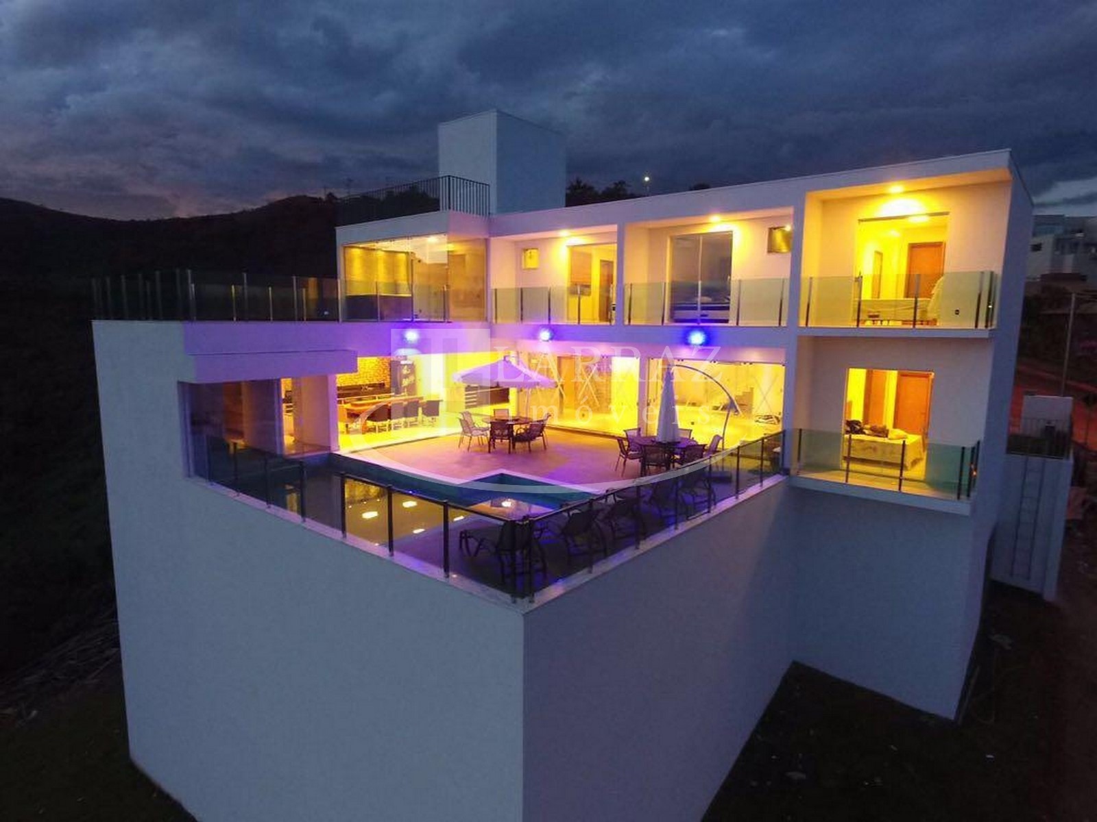 Casa, 5 quartos, 422 m² - Foto 1