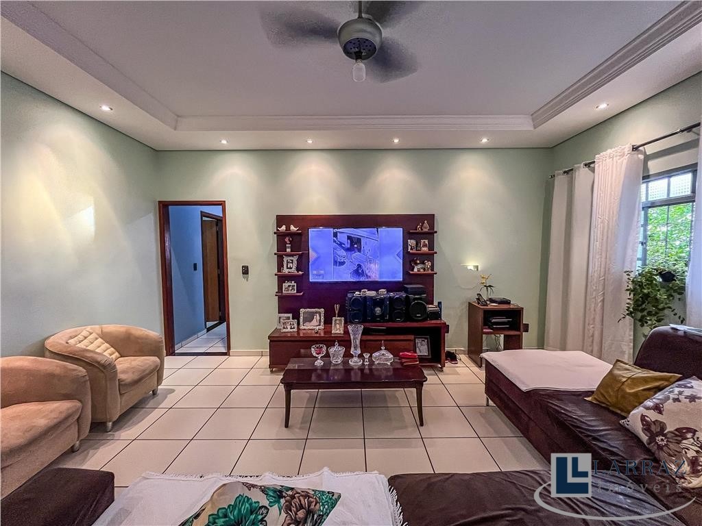 Casa, 3 quartos, 236 m² - Foto 1