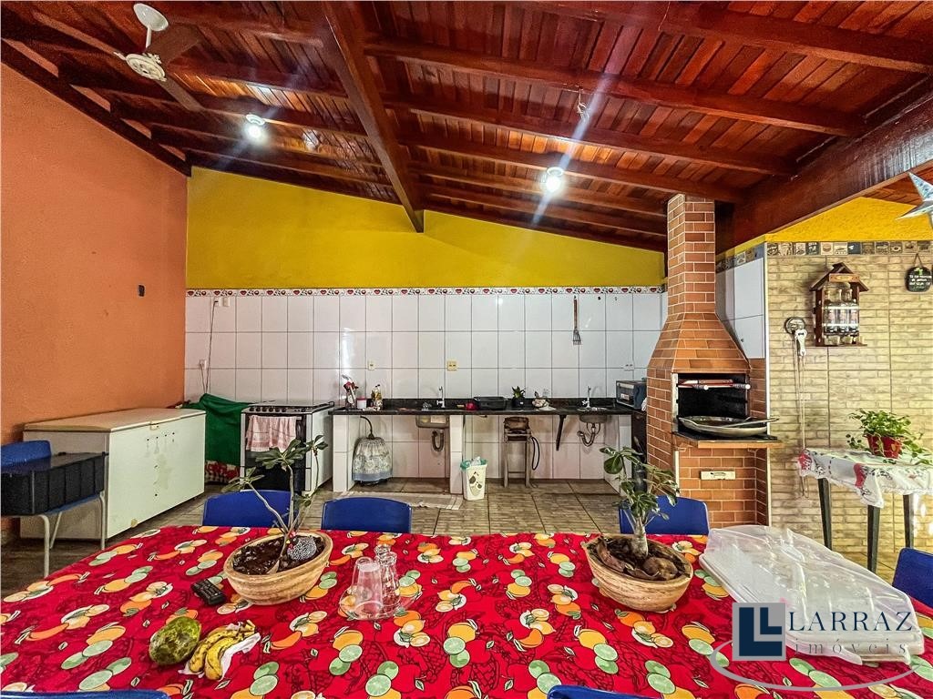 Casa, 3 quartos, 236 m² - Foto 3