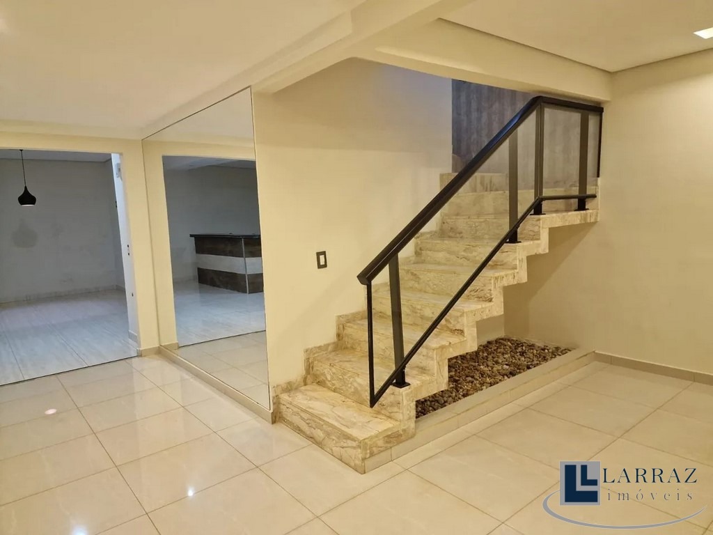 Casa, 4 quartos, 175 m² - Foto 1