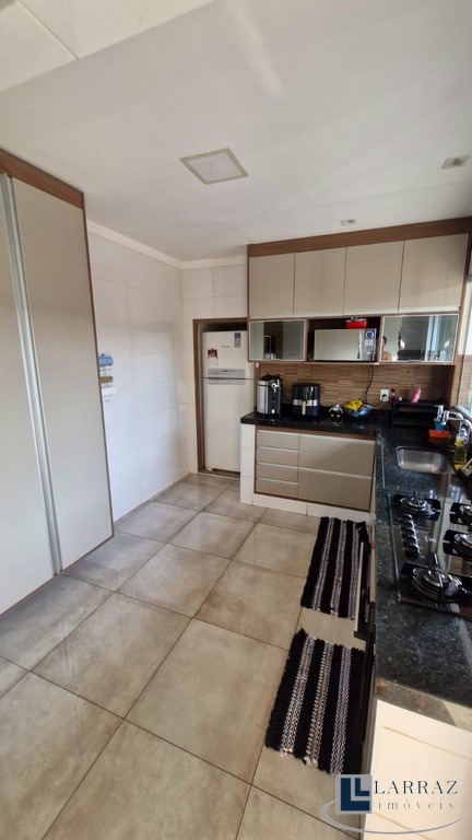 Casa, 3 quartos, 232 m² - Foto 9