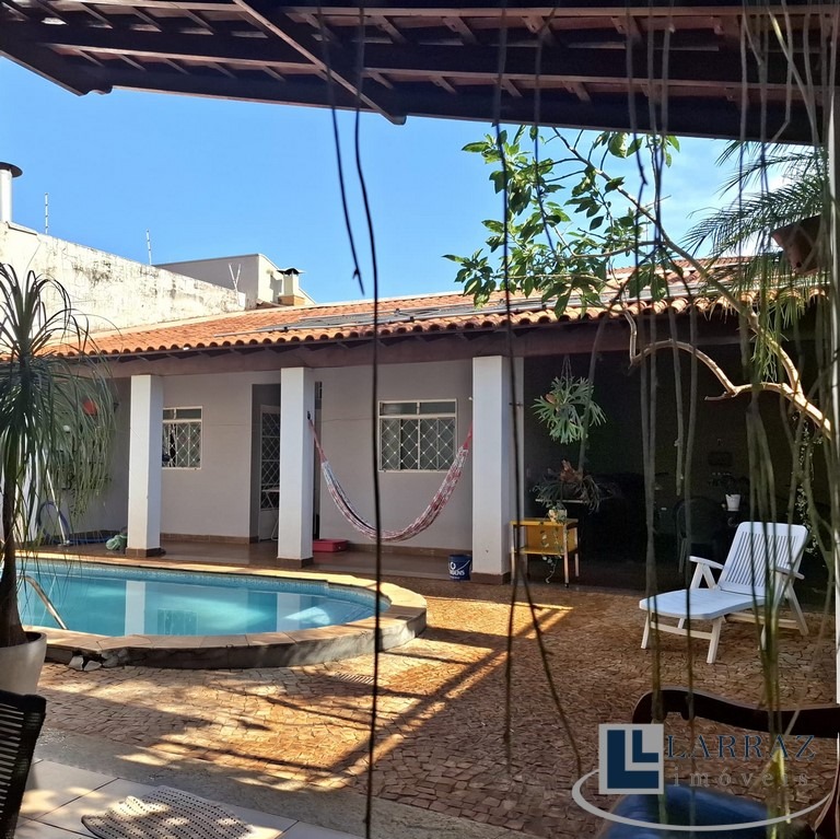 Casa, 3 quartos, 325 m² - Foto 1