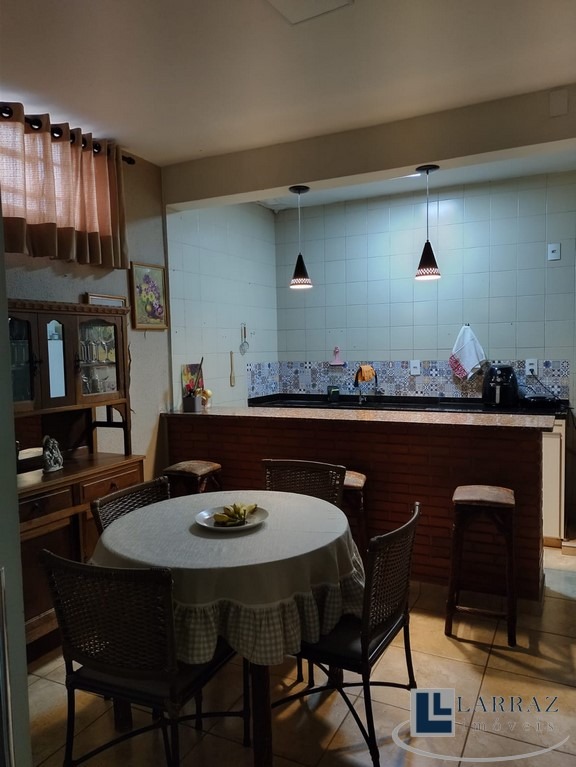 Casa, 4 quartos, 293 m² - Foto 1