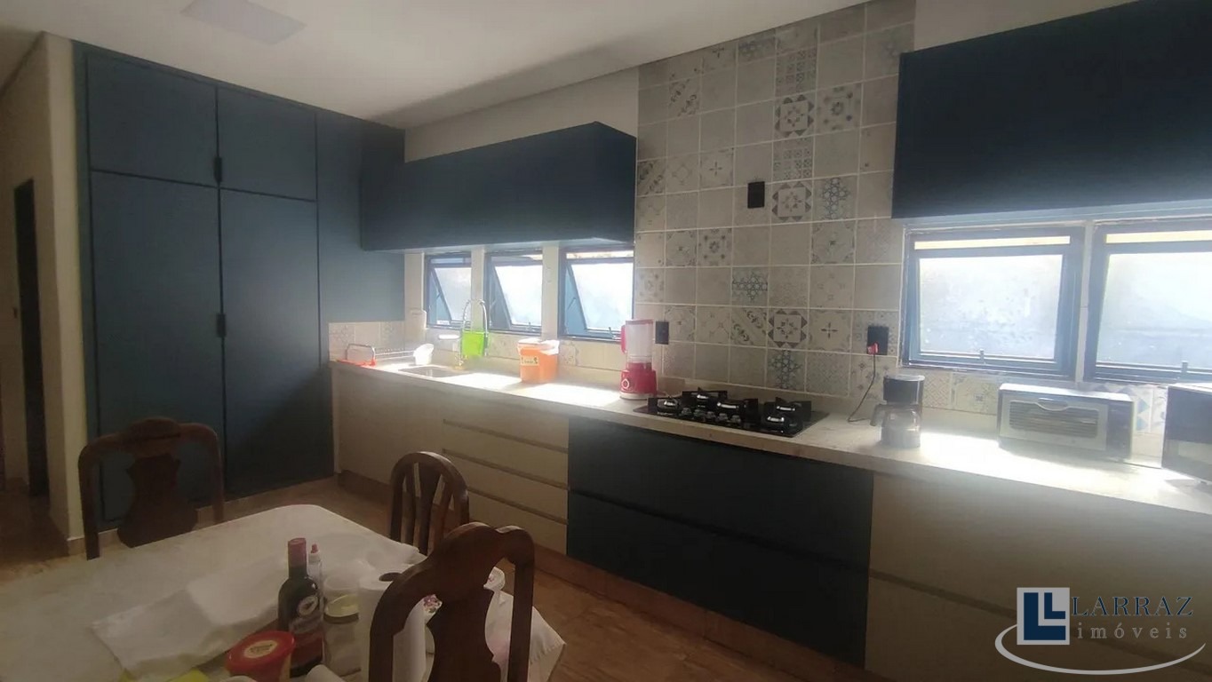 Casa, 5 quartos, 325 m² - Foto 1