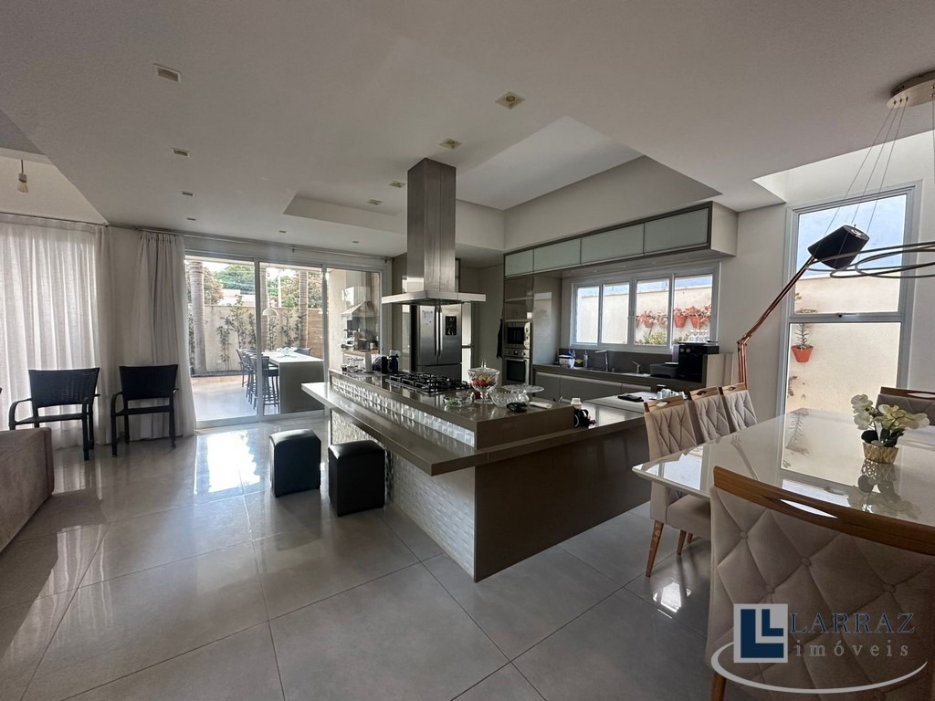 Casa, 3 quartos, 284 m² - Foto 1