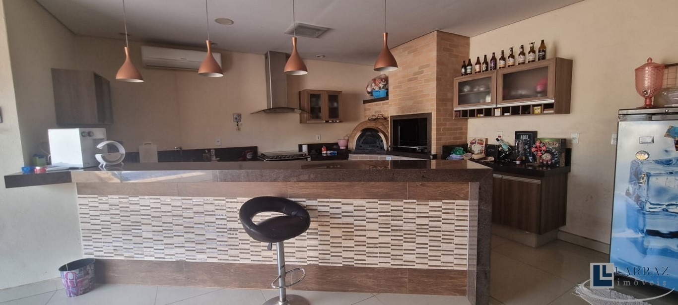 Casa, 4 quartos, 353 m² - Foto 1