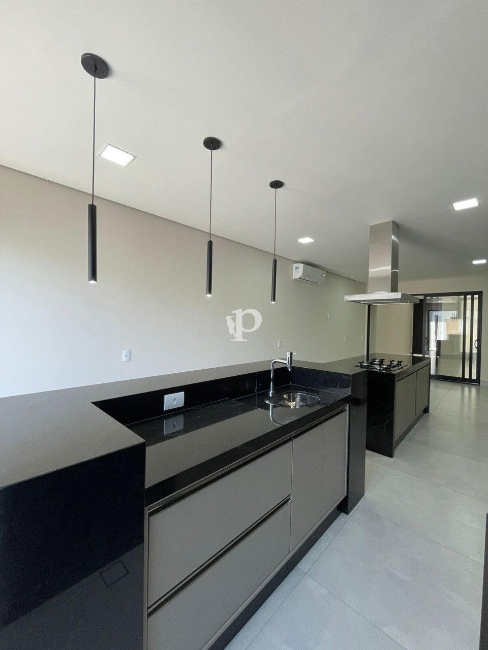 Casa à venda com 3 quartos, 300m² - Foto 8
