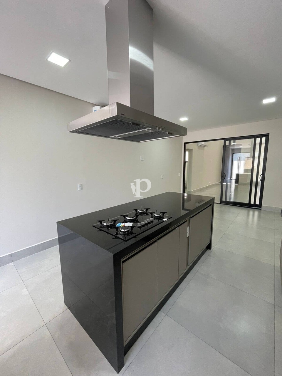 Casa à venda com 3 quartos, 300m² - Foto 3