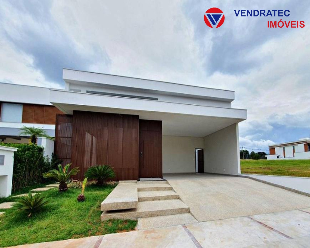 Casa à venda com 3 quartos, 210m² - Foto 1