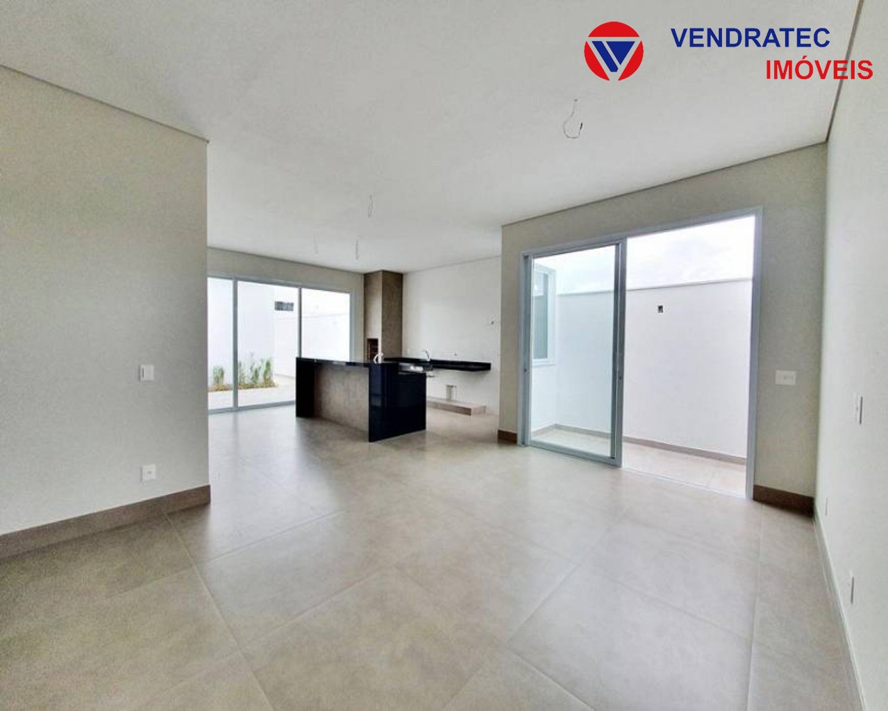 Casa à venda com 3 quartos, 210m² - Foto 3