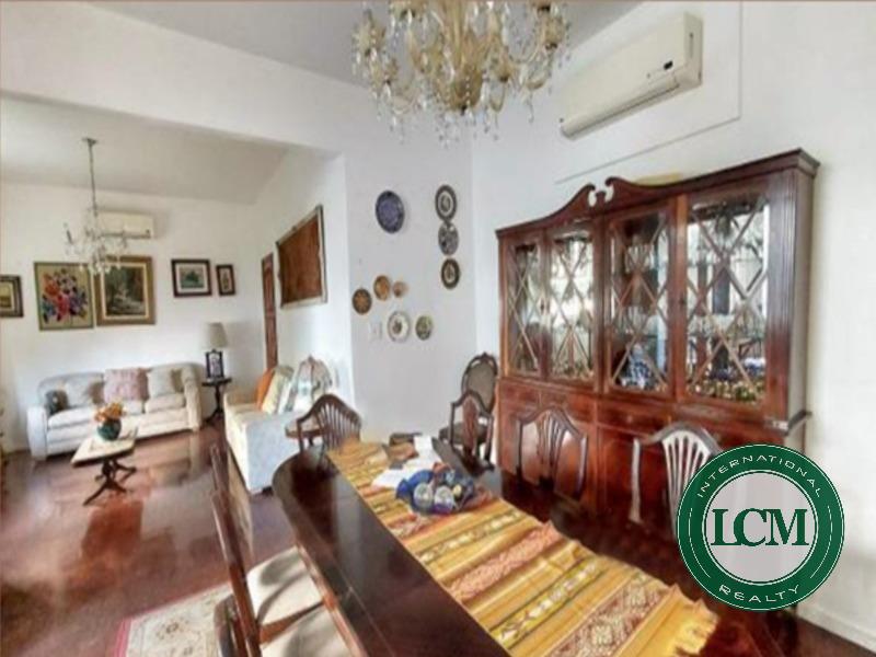 Apartamento de 180 metros com 3 dormitórios muito bem localizado