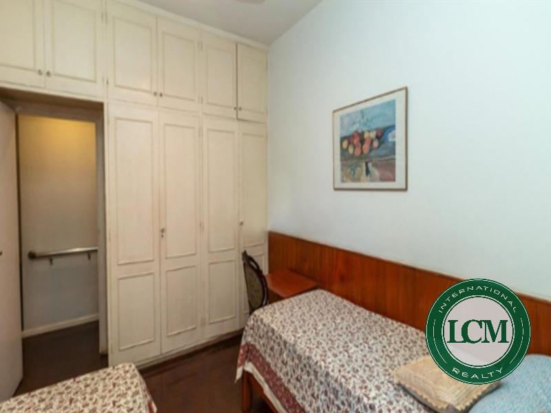 Apartamento de 180 metros com 3 dormitórios muito bem localizado