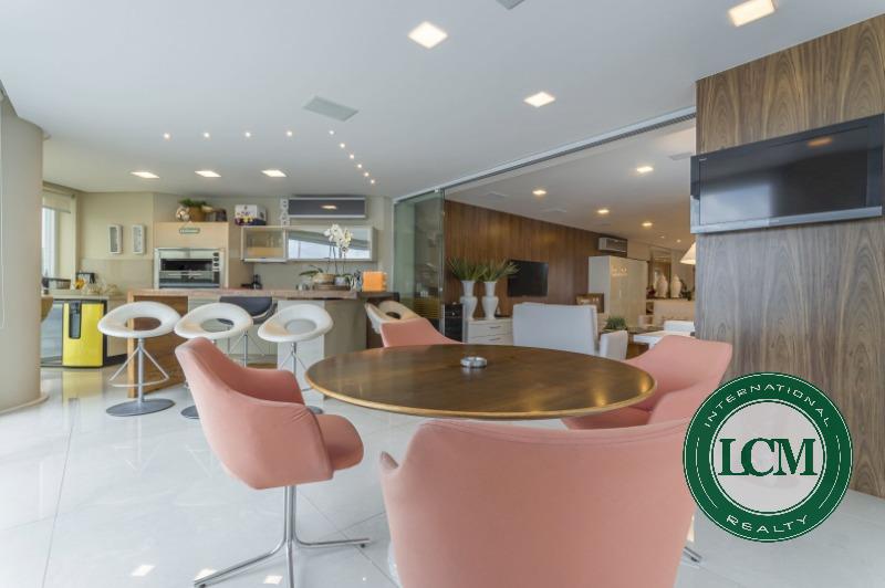 Apartamento de Luxuoso em Frente ao Mar