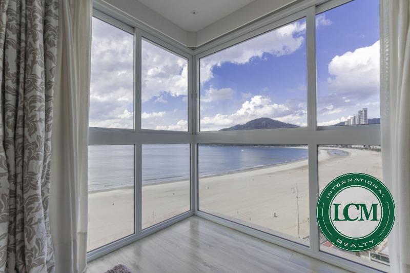 Apartamento de Luxuoso em Frente ao Mar