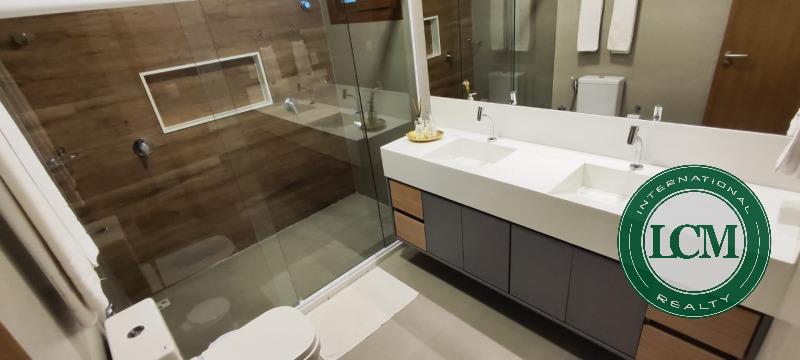 Casa com 7 Suítes e Hidromassagem