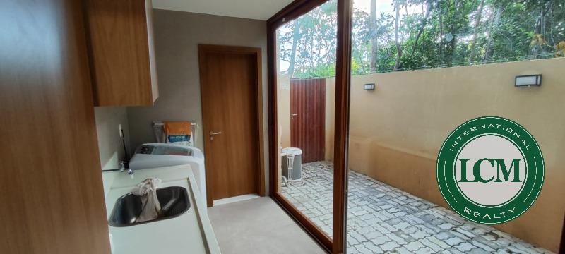 Casa com 7 Suítes e Hidromassagem