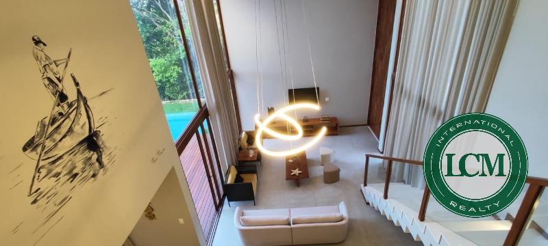 Casa com 7 Suítes e Hidromassagem