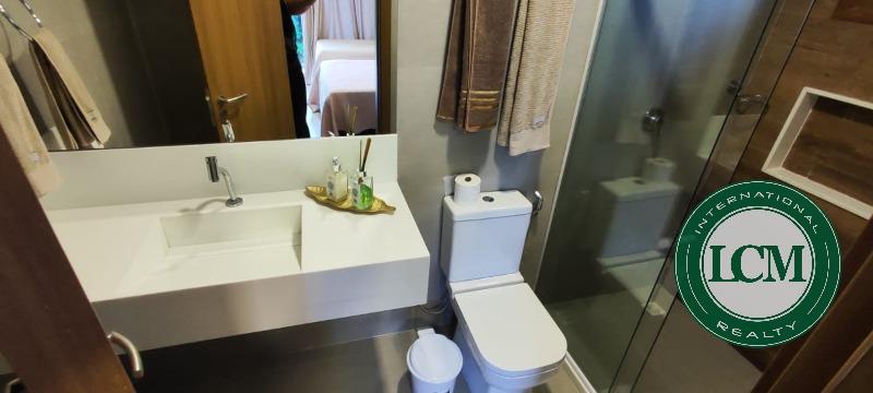 Casa com 7 Suítes e Hidromassagem
