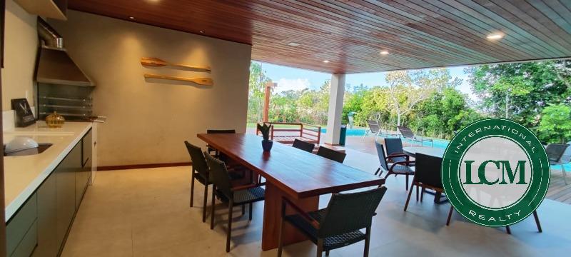 Casa com 7 Suítes e Hidromassagem