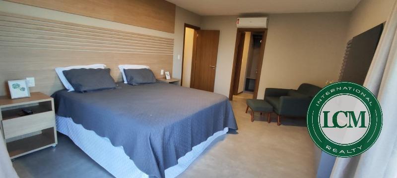 Casa com 7 Suítes e Hidromassagem